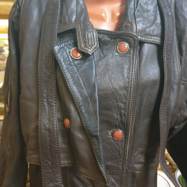 Плащ кожаный с ремнем "Leather. Pak Antilop", размер s, длина 115 см, полуобхват 60 см. Винтаж.. Картинка 4